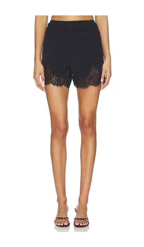 L'Academie Lilah Short