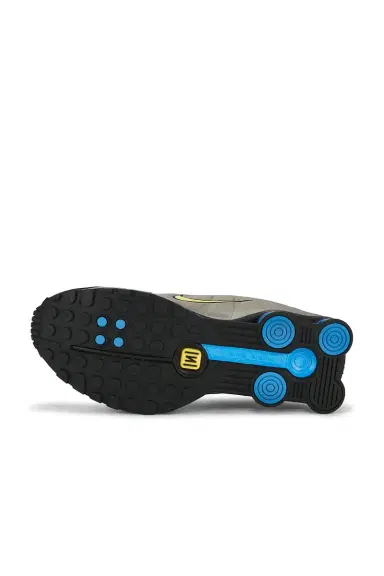 Nike Shox R4 WC World Cup Sneaker | Thumbnail 8 Nike Shox R4 WC World Cup Sneaker | Thumbnail 8