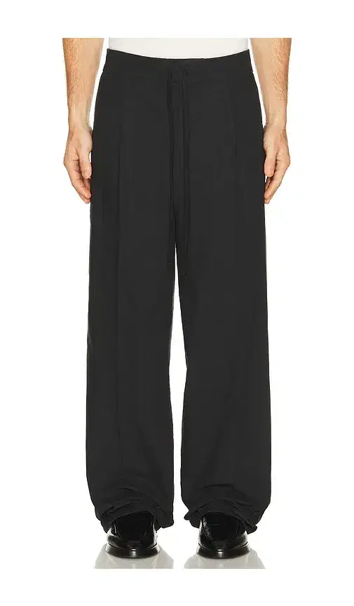 Fear of God ESSENTIALS Pleat Front Pant