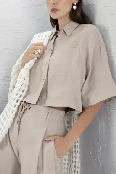 Brunello Cucinelli Short Sleeve Cropped Relax Shirt | Thumbnail 2
