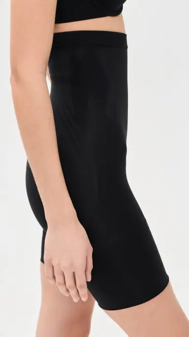 SPANX panxculpt GoFigure Mid Thigh Shorts Very Black | Thumbnail 4