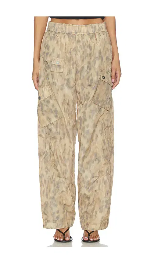 Printed Flyweight Nylon Relaxed Elastic Pant