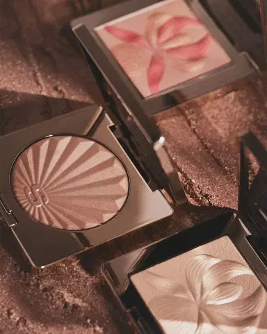 Sisley Paris Phyto-Touche Illusion D 'Ete Bronzing Gel-Powder | Thumbnail 7 Sisley Paris Phyto-Touche Illusion D 'Ete Bronzing Gel-Powder | Thumbnail 7