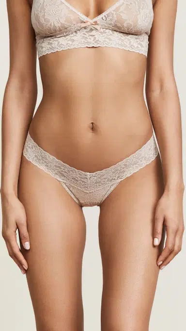 Hanky Panky Petite Signature Lace Low Rise Thong Chai One Size | Thumbnail 2