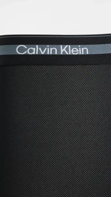 Calvin Klein Underwear Icon Movement port Trunks 3 Pack Black | Thumbnail 4