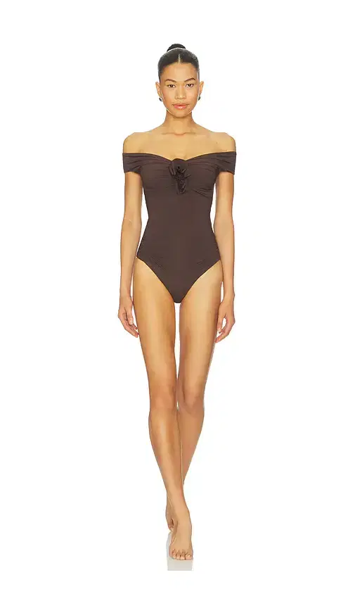 Maygel Coronel Aljibe One Piece