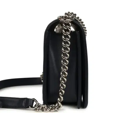 Chanel Pre-owned Chanel New Medium Chevron Boy Bag Navy Blue Calfskin Silver Hardware | Thumbnail 3 Chanel Pre-owned Chanel New Medium Chevron Boy Bag Navy Blue Calfskin Silver Hardware | Thumbnail 3