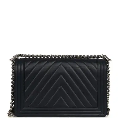 Chanel Pre-owned Chanel New Medium Chevron Boy Bag Navy Blue Calfskin Silver Hardware | Thumbnail 4 Chanel Pre-owned Chanel New Medium Chevron Boy Bag Navy Blue Calfskin Silver Hardware | Thumbnail 4