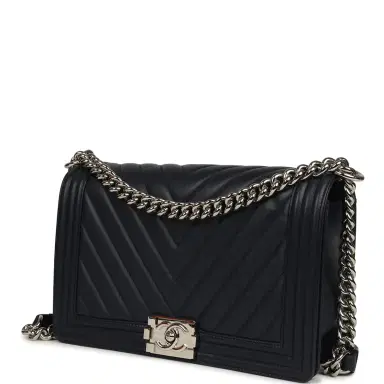 Chanel Pre-owned Chanel New Medium Chevron Boy Bag Navy Blue Calfskin Silver Hardware | Thumbnail 5 Chanel Pre-owned Chanel New Medium Chevron Boy Bag Navy Blue Calfskin Silver Hardware | Thumbnail 5