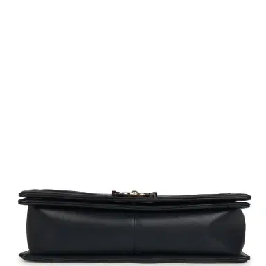 Chanel Pre-owned Chanel New Medium Chevron Boy Bag Navy Blue Calfskin Silver Hardware | Thumbnail 6 Chanel Pre-owned Chanel New Medium Chevron Boy Bag Navy Blue Calfskin Silver Hardware | Thumbnail 6