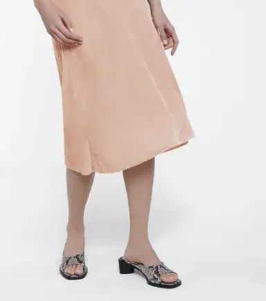 Velvet Taelyn velvet midi skirt | Thumbnail 3