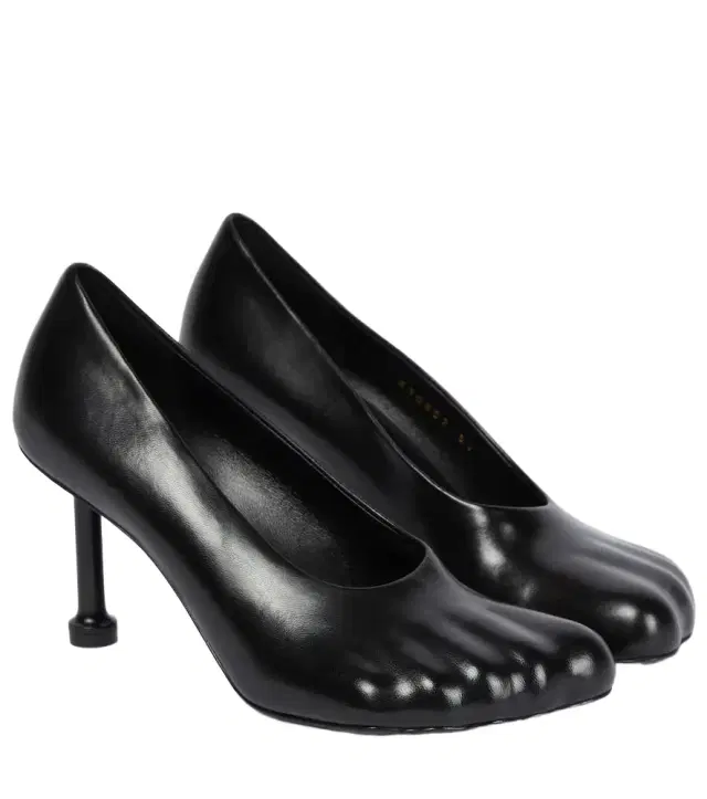 Leather pumps
