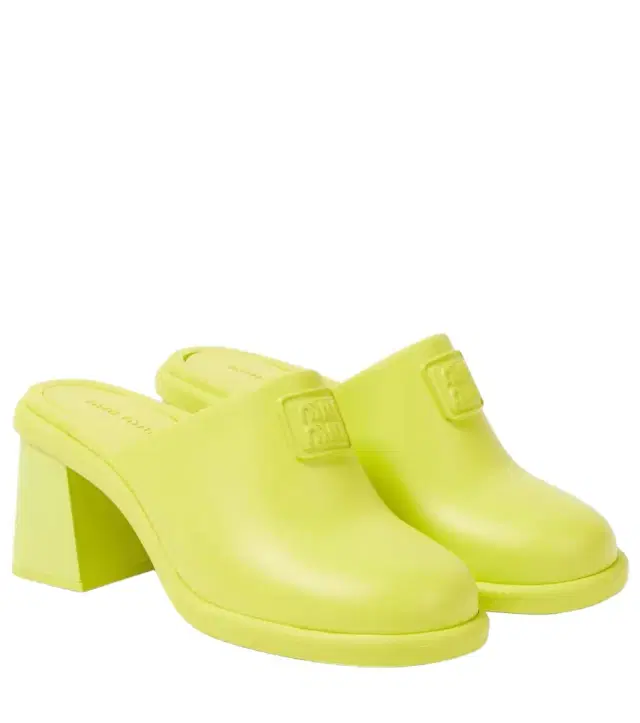 Logo clogs