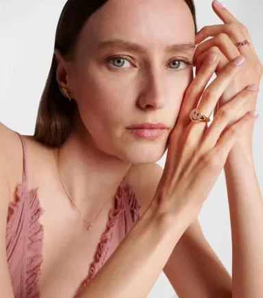 Sydney Evan Happy Face 14kt yellow gold signet ring with diamonds | Thumbnail 2