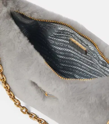 Prada Re-Edition 2005 Small shearling shoulder bag | Thumbnail 5