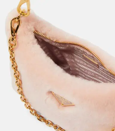 Prada Re-Edition 2005 Small shearling shoulder bag | Thumbnail 2