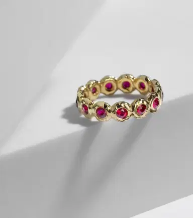 Octavia Elizabeth Nesting Gem 18kt gold eternity ring with rubies | Thumbnail 4