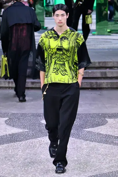 Versace Printed satin bowling shirt | Thumbnail 2