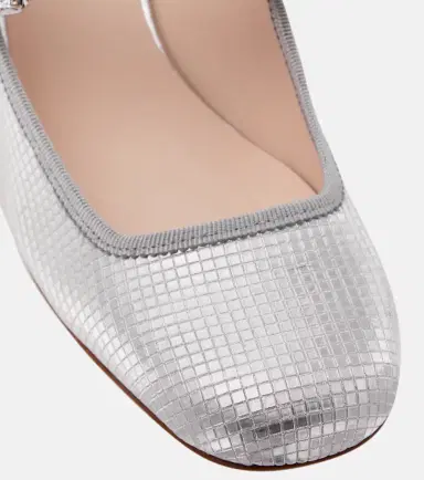 Roger Vivier Trés Vivier embellished pumps | Thumbnail 4