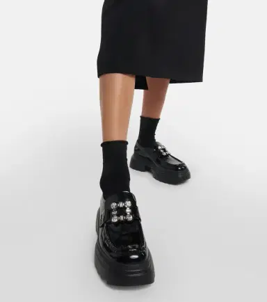 Roger Vivier Wallaviv strass buckle patent leather loafers | Thumbnail 7