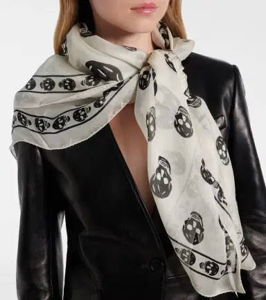 Alexander McQueen Skull silk scarf | Thumbnail 3