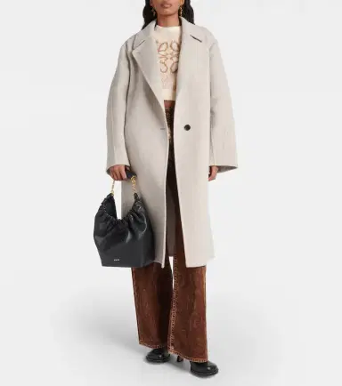 Loewe Squeeze Small leather shoulder bag | Thumbnail 2 Loewe Squeeze Small leather shoulder bag | Thumbnail 2