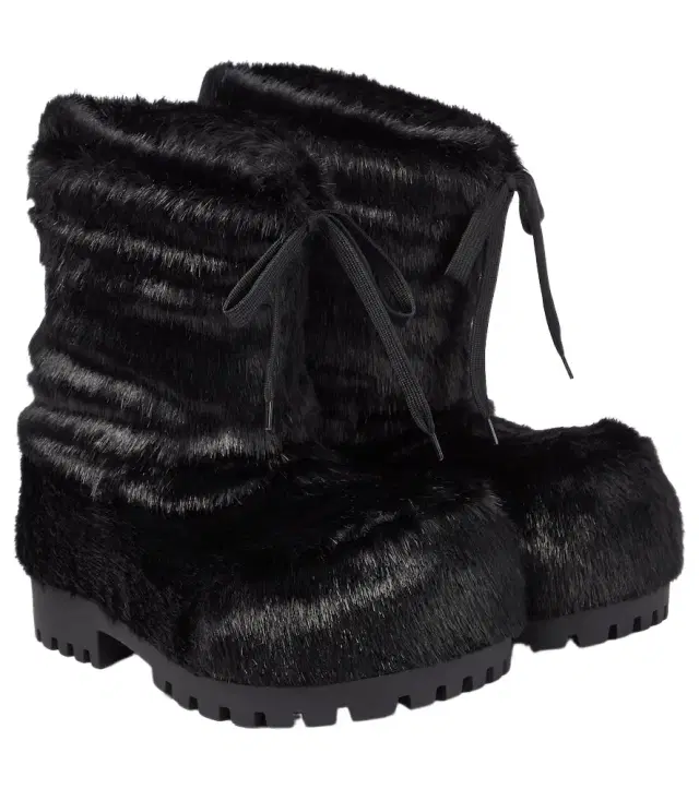 Balenciaga Alaska snow boots