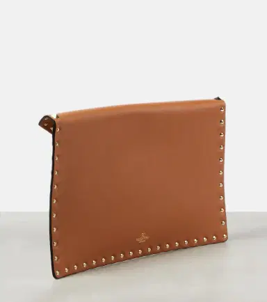 Valentino Garavani Rockstud Large leather-trimmed raffia clutch | Thumbnail 2