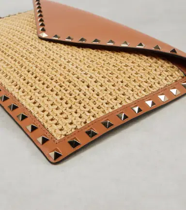 Valentino Garavani Rockstud Large leather-trimmed raffia clutch | Thumbnail 4