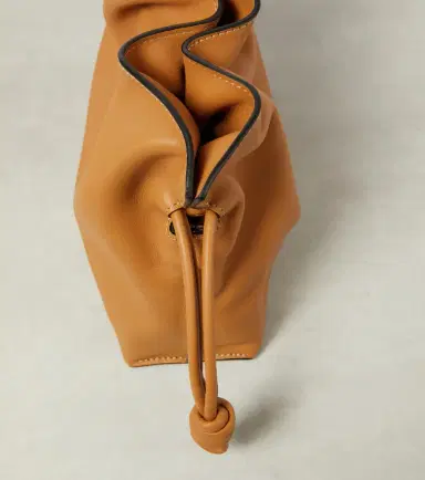 Loewe Flamenco Mini leather clutch | Thumbnail 4