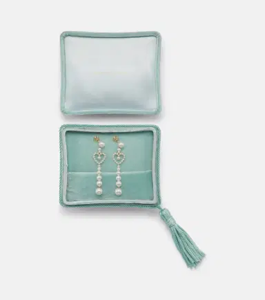 Sophie Bille Brahe Pearl Heart 14kt gold drop earrings with freshwater pearls | Thumbnail 6
