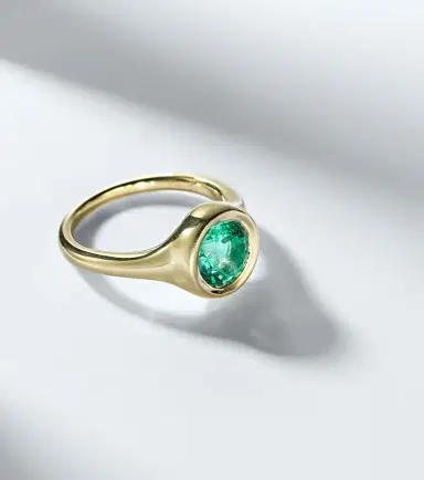 Octavia Elizabeth Lenny 18kt gold ring with emerald | Thumbnail 3
