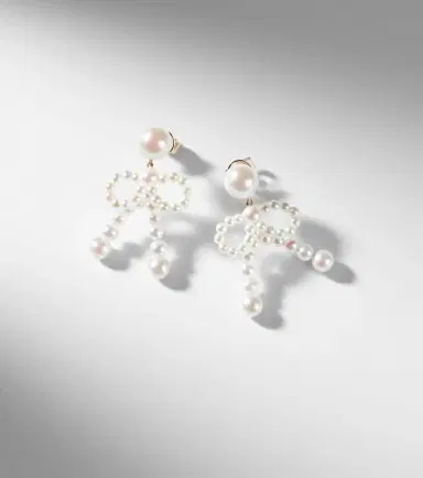 Sophie Bille Brahe Bow 14kt gold drop earrings with freshwater pearls | Thumbnail 2