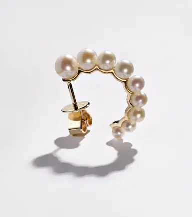 Sophie Bille Brahe Petit Boucle de Perle 14kt gold hoop earring with freshwater pearls | Thumbnail 2