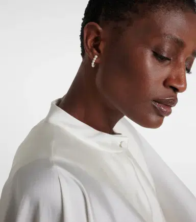 Sophie Bille Brahe Petit Boucle de Perle 14kt gold hoop earring with freshwater pearls | Thumbnail 5