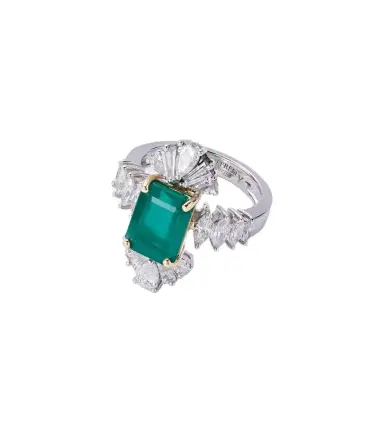 YEPREM Reign Supreme 18kt white gold ring with diamonds and emerald | Thumbnail 1 YEPREM Reign Supreme 18kt white gold ring with diamonds and emerald | Thumbnail 1