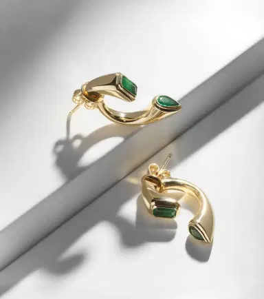 SHAY JEWELRY Bypass 18kt gold earrings with emeralds | Thumbnail 3