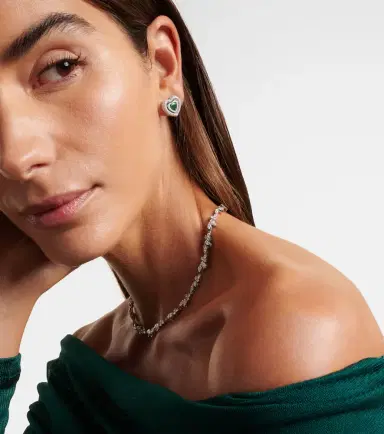 Kamyen Heart 18kt white gold and enamel earrings with diamonds and emeralds | Thumbnail 3