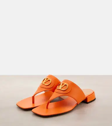 Valentino Garavani VLogo Signature leather thong sandals | Thumbnail 2
