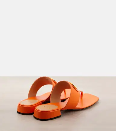 Valentino Garavani VLogo Signature leather thong sandals | Thumbnail 4