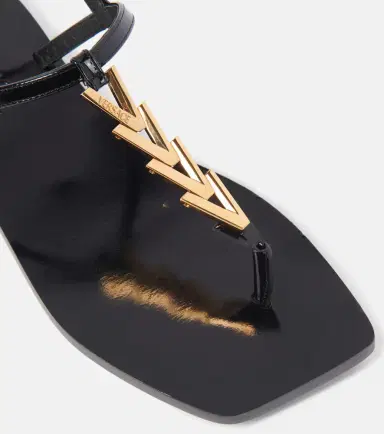 Versace V2025 Chain leather thong sandals | Thumbnail 3