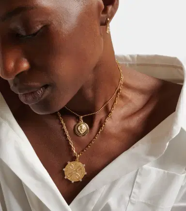 Foundrae Strength Medium 18kt gold pendant with diamond | Thumbnail 3