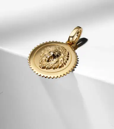 Foundrae Strength Medium 18kt gold pendant with diamond | Thumbnail 4