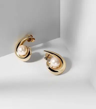 Mateo Pearl Curl 14kt gold earrings with freshwater pearls | Thumbnail 3