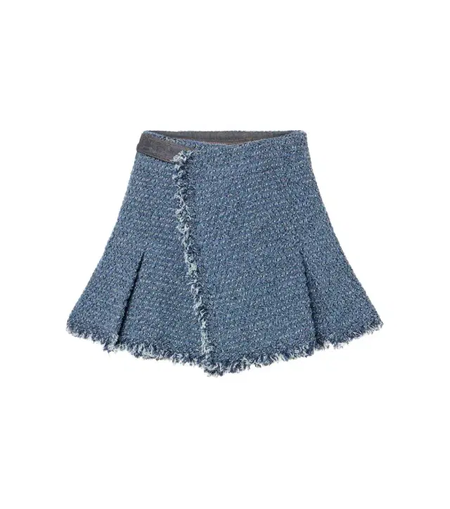 Punching denim shorts