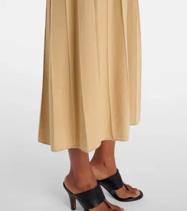 Joseph Pleated midi dress | Thumbnail 3