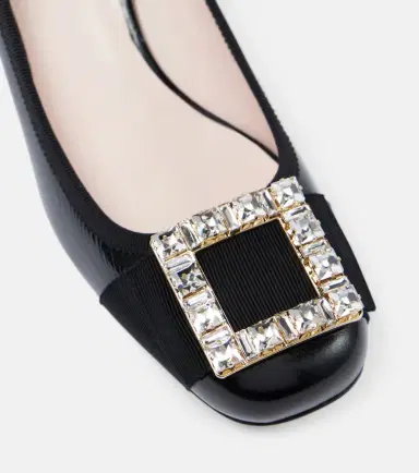 Roger Vivier Très Vivier embellished patent leather pumps | Thumbnail 5