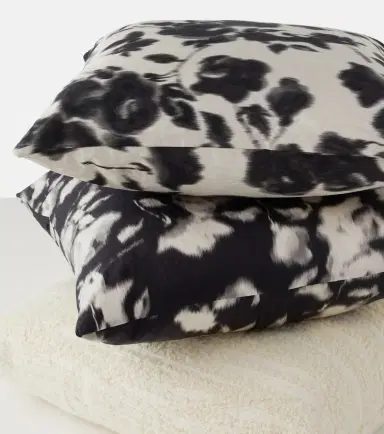 The House of Lyria Astrantia cushion | Thumbnail 3