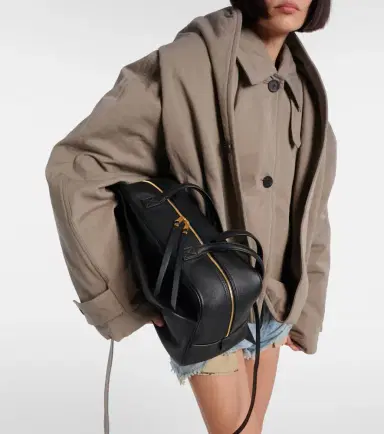 Balenciaga Carrie Medium leather bowling bag | Thumbnail 6 Balenciaga Carrie Medium leather bowling bag | Thumbnail 6