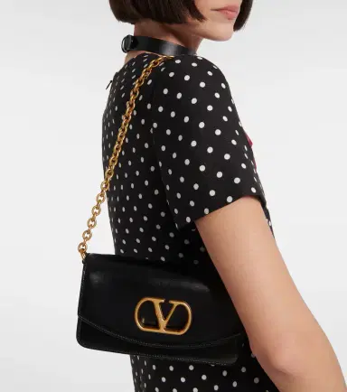 Valentino Garavani Vain Small leather clutch | Thumbnail 6 Valentino Garavani Vain Small leather clutch | Thumbnail 6